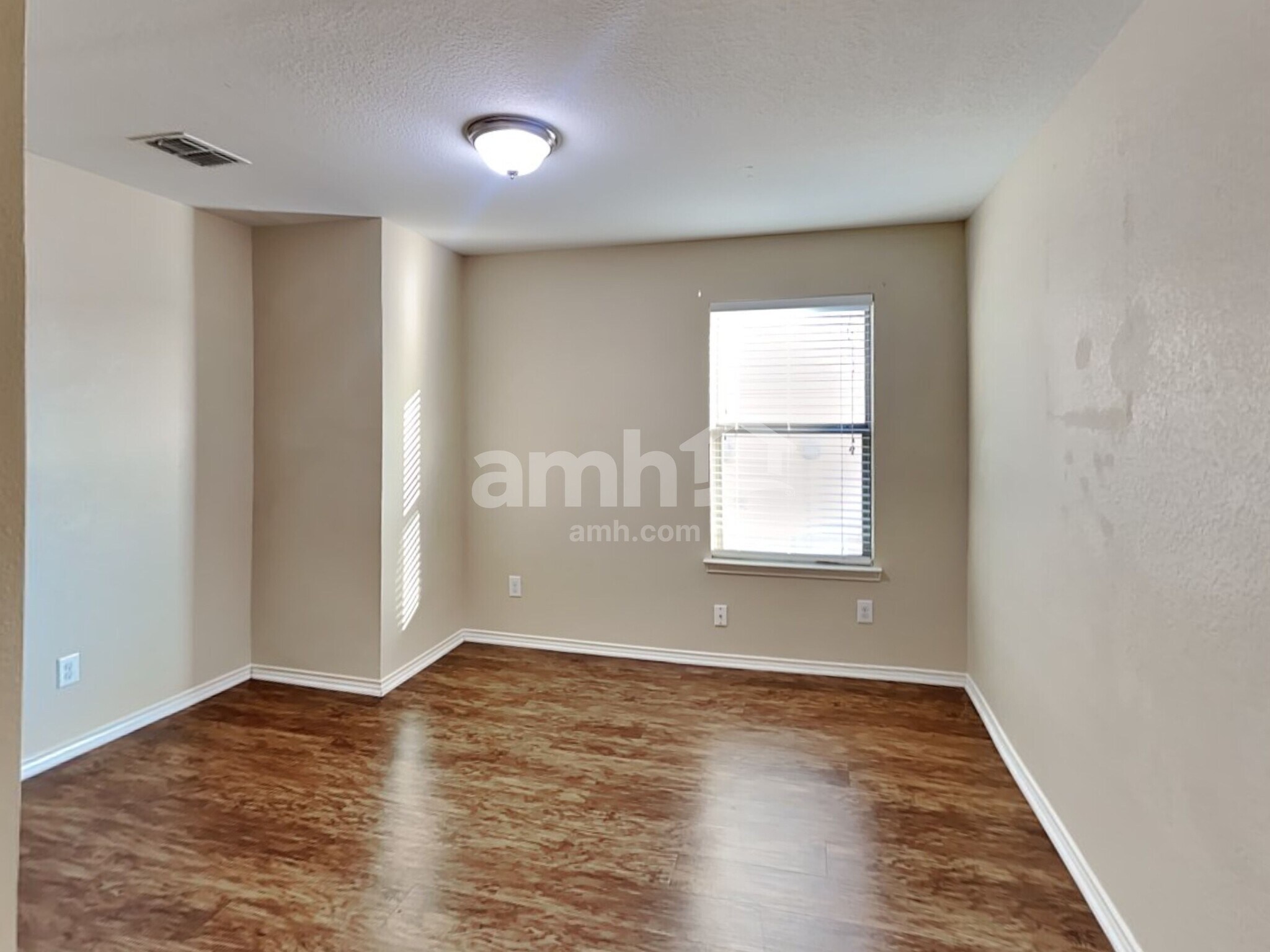 Building Photo - 523 Cormorant