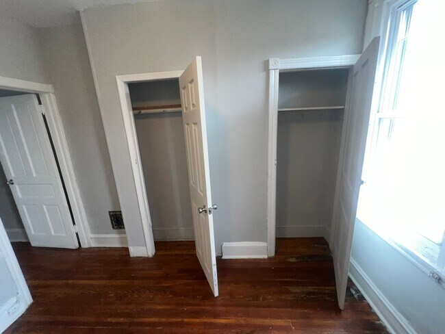 Building Photo - Oversized Classic Row Home w Wood Floors a...