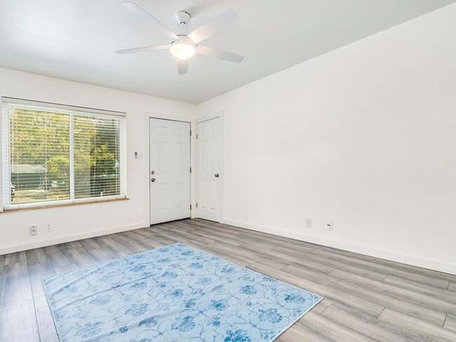 Building Photo - 1607 Valleyridge Dr