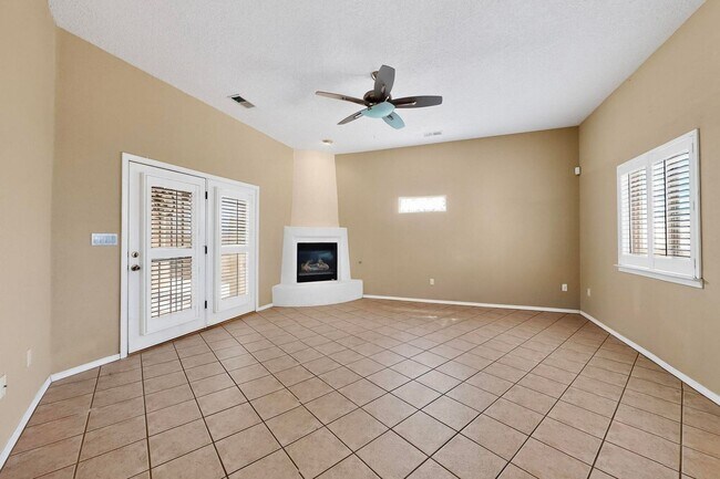 Building Photo - SE Rio Rancho 3 Bedroom  2 bath  2 car garage