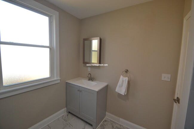 Building Photo - Lease Purchase for Evanston 5 Bedroom 3 Ba...