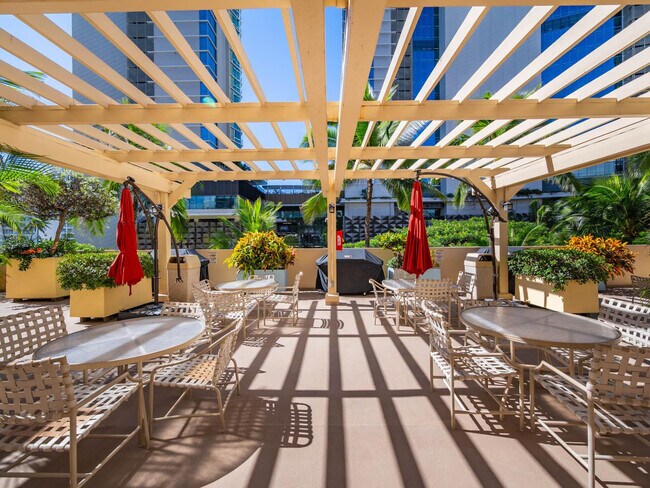 Building Photo - 2140 Kuhio Avenue-SI ID1327717P