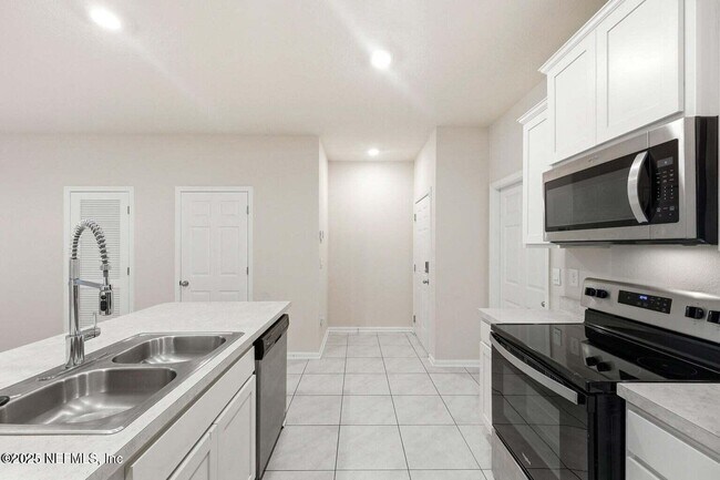 Building Photo - 86768 Mainline Rd