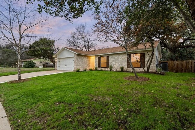 Building Photo - 5102 Summerset Trail