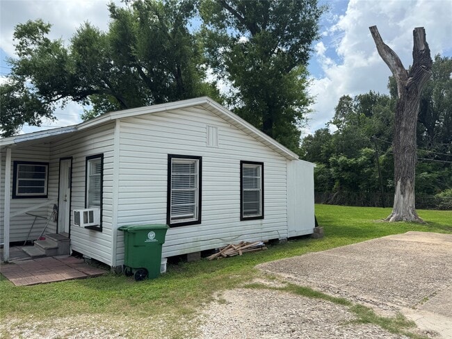 Building Photo - 413 Genoa Red Bluff Rd