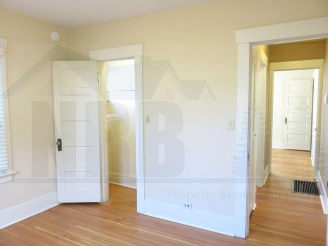 Building Photo - Stunning 2 bd 1 ba House with a basement a...
