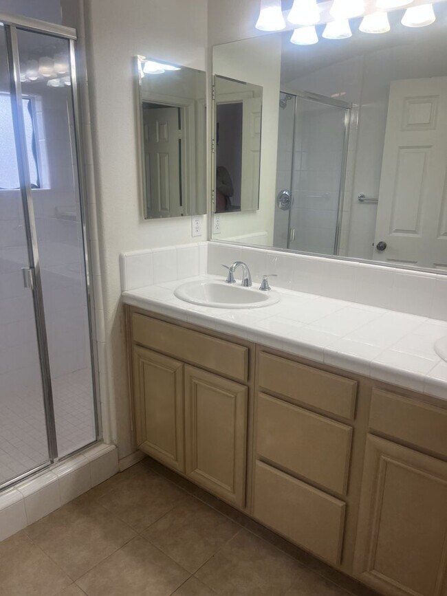 Building Photo - Charming 5 Bedroom house in Rancho Obispo Community