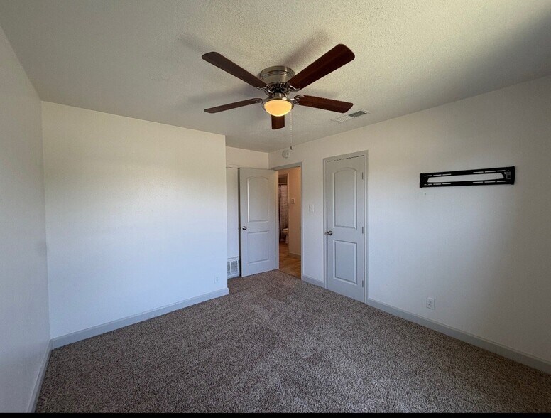 Building Photo - 604 Beckley Dr