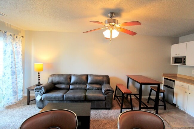 Building Photo - 1320 Bradley Dr