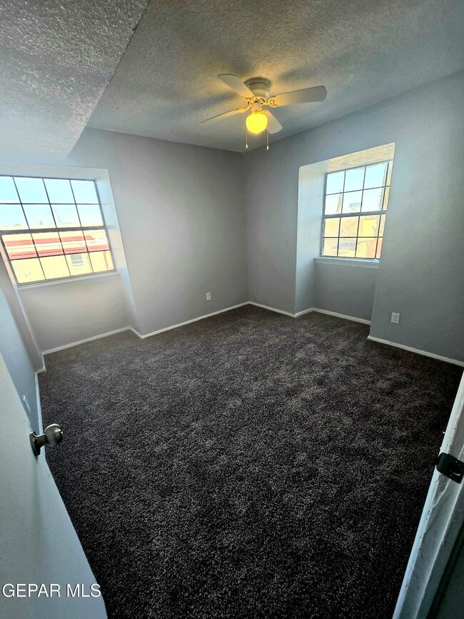 Building Photo - 10824 Ivanhoe Dr
