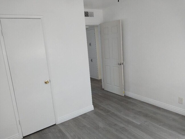 Building Photo - 2013 Avondale Dr