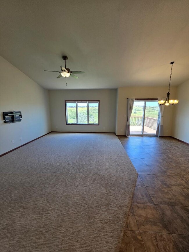 Building Photo - 1628 Valley Dr