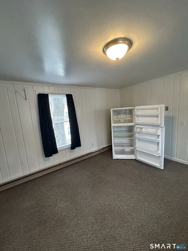 Building Photo - 73 Peck St