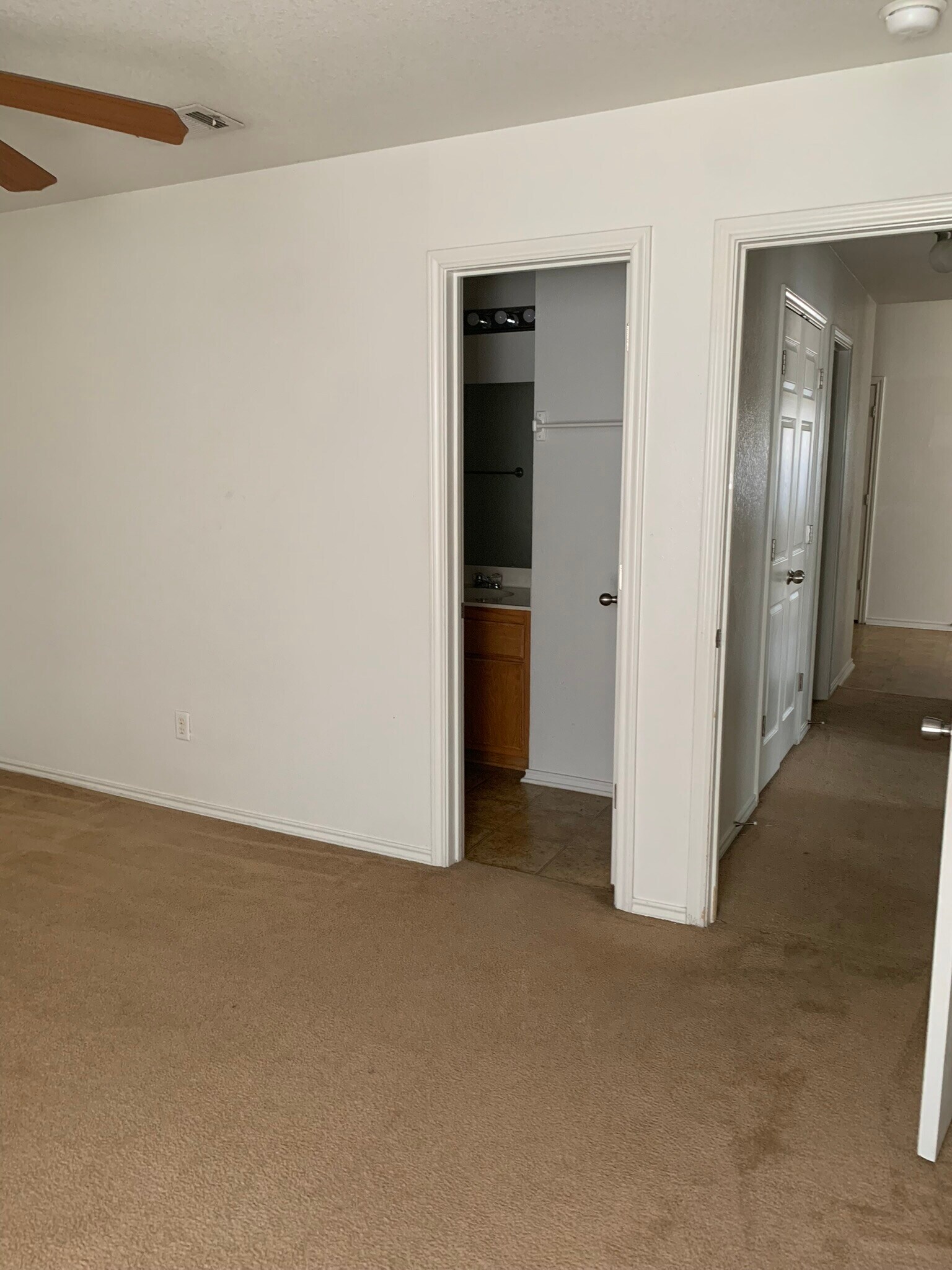 Building Photo - 2916 Ashley Dr