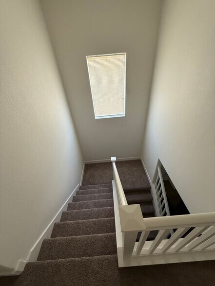 Building Photo - 433 Tolman Way