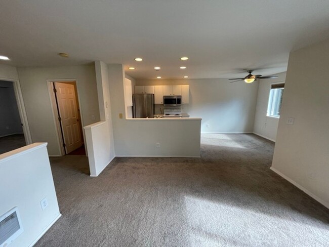 Building Photo - Warm and Cozy 2 bedroom Condo for Rent in ...