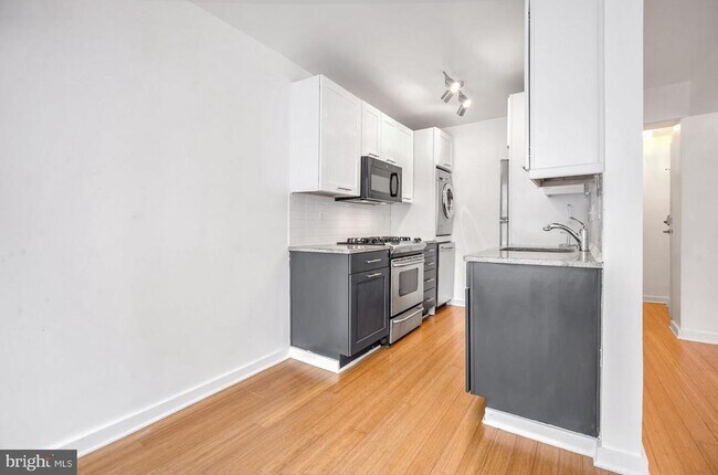 Building Photo - 2639 15th St NW