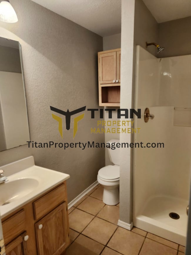 Building Photo - Studio Apartment with Great Location