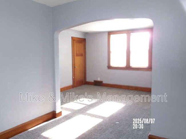 Building Photo - 1323 S 74th St