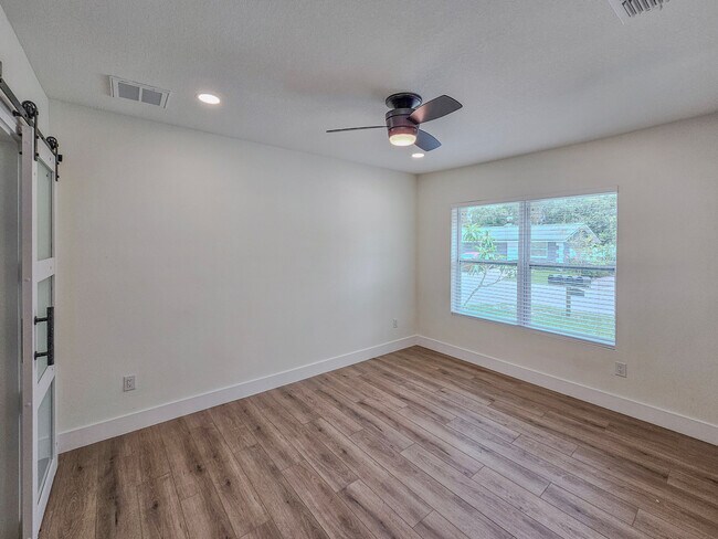 Building Photo - 701 W Plaza Pl