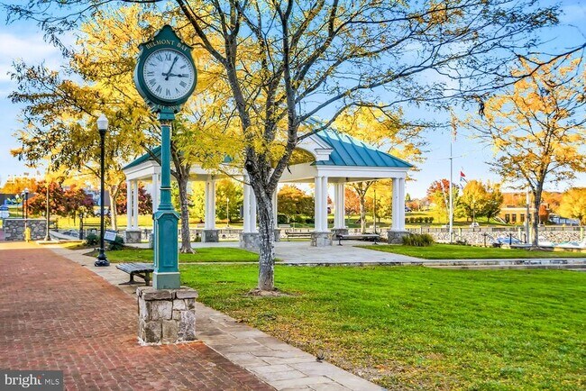 Building Photo - 612 Marina Landing Ln