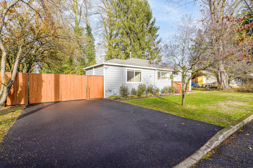 Building Photo - 755 NE 5th St