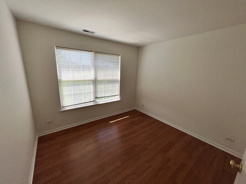 Building Photo - 806 Lewisburg Ln