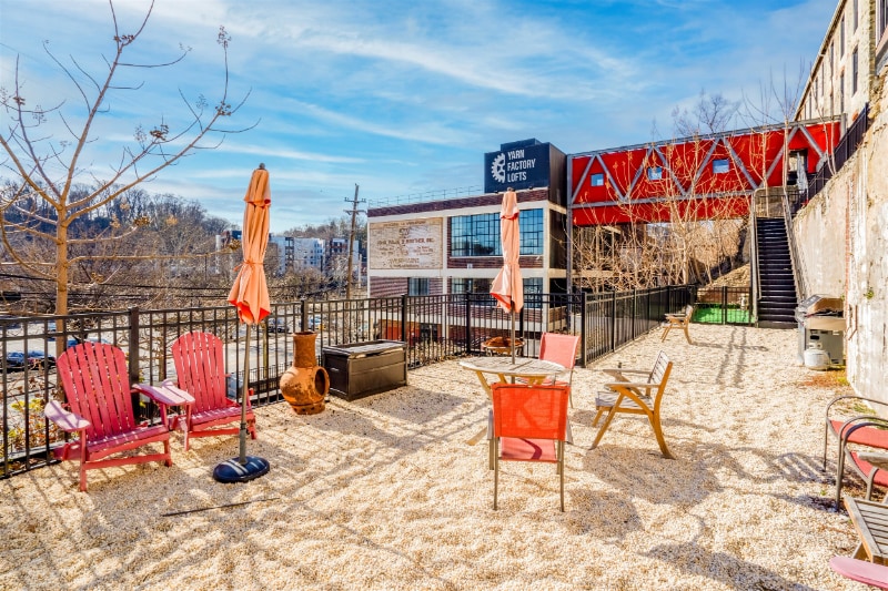 Building Photo - 3715 Main St