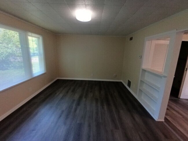 Building Photo - 2263 Delton Ct