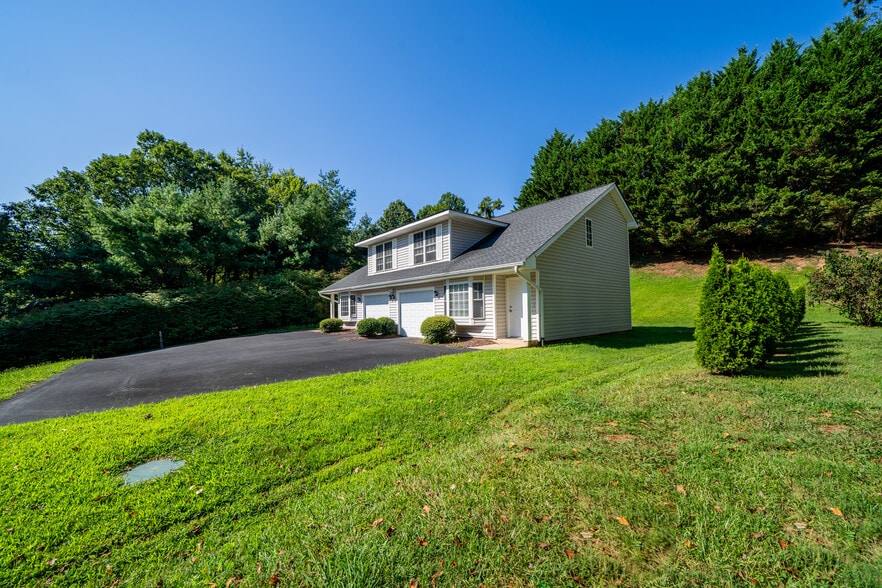 Building Photo - 5 Tsuga Rise