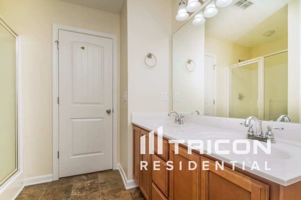 Building Photo - 1712 Colyn Avenue