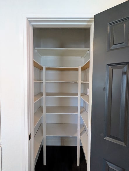 Building Photo - 200 Whispering Pine Pl