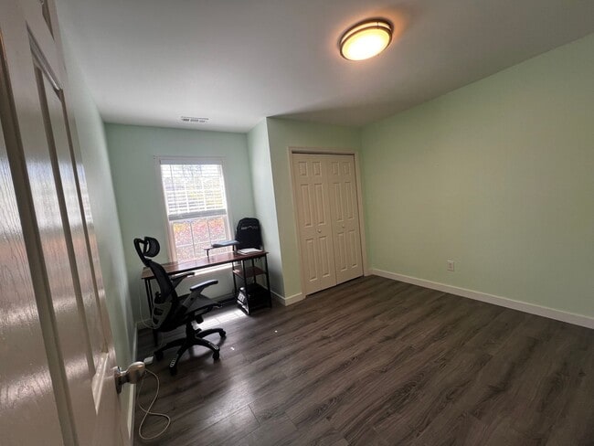 Building Photo - 106 Dunwoody Dr