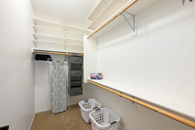 Building Photo - 2949 E Crescent Way