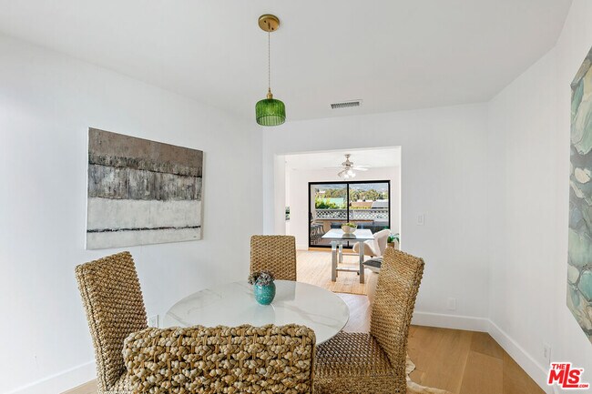 Building Photo - 6502 Dume Dr