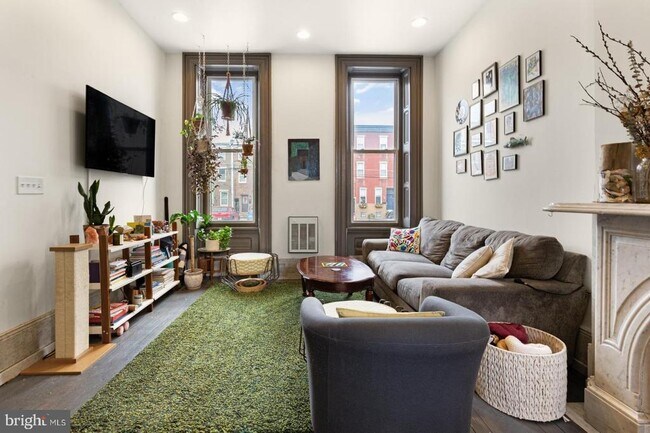 Building Photo - 2318 E York St