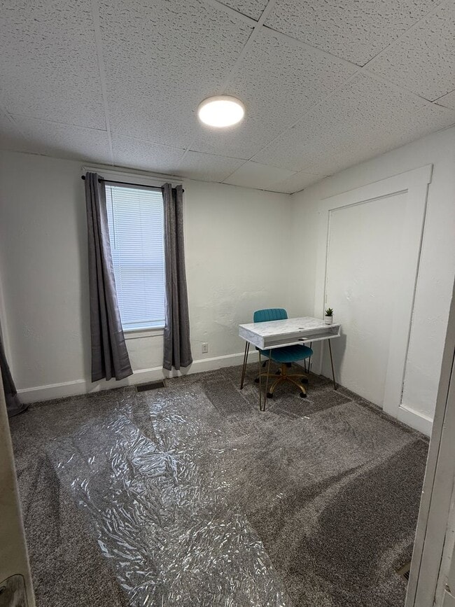 Building Photo - Don't miss out on this beautifully updated unit!
