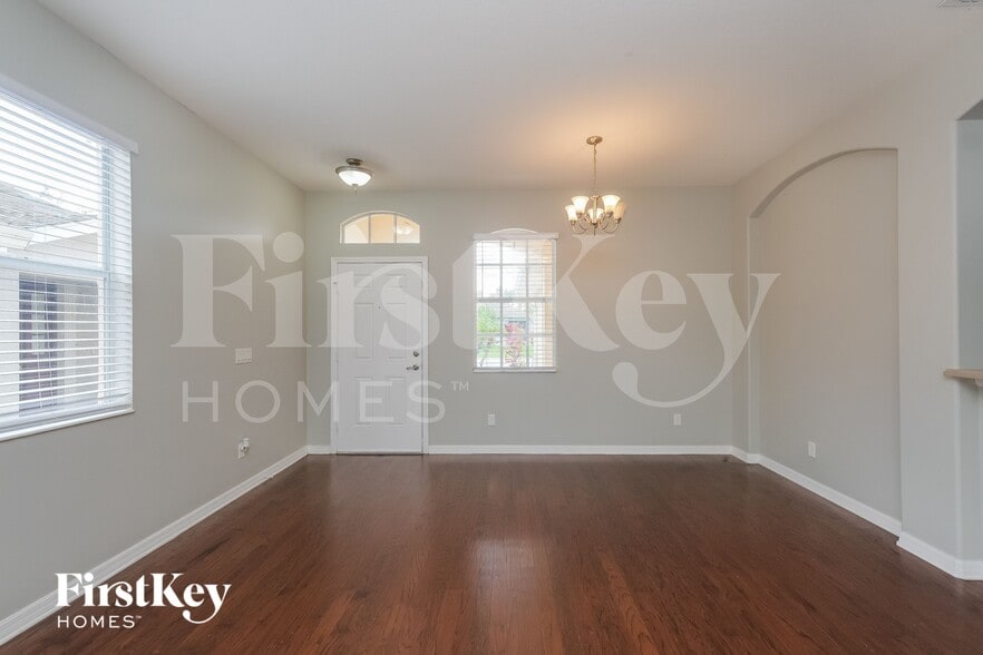Building Photo - 7847 Foxgrove Dr