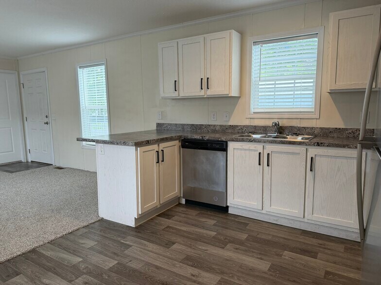 Building Photo - 1306 Scenic Dr