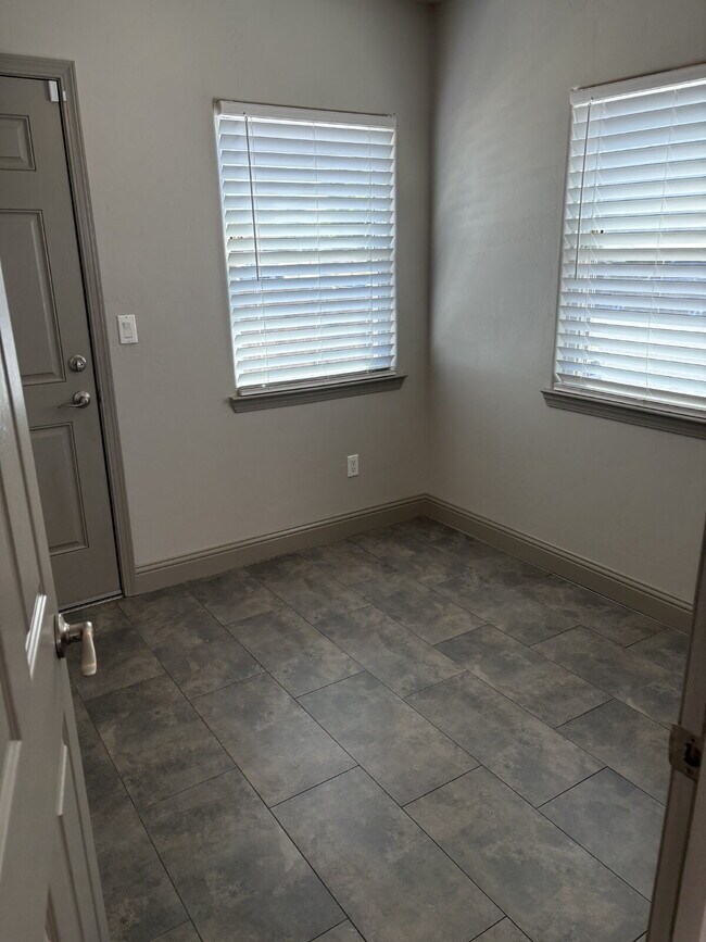 Building Photo - MOVE IN SPECIAL ***Reduced rent with immed...