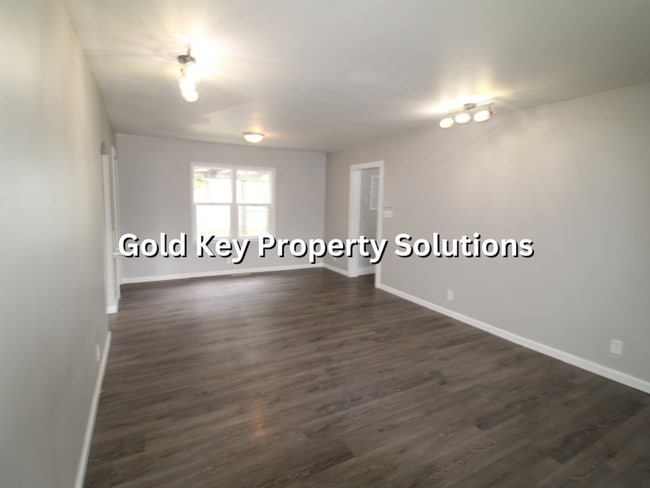 Building Photo - Attractive 2 BR 1 BA House with Garage and...