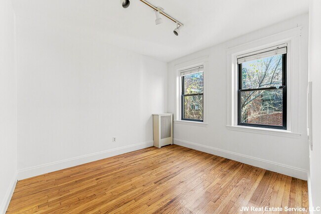 Building Photo - 39 Glenville Ave