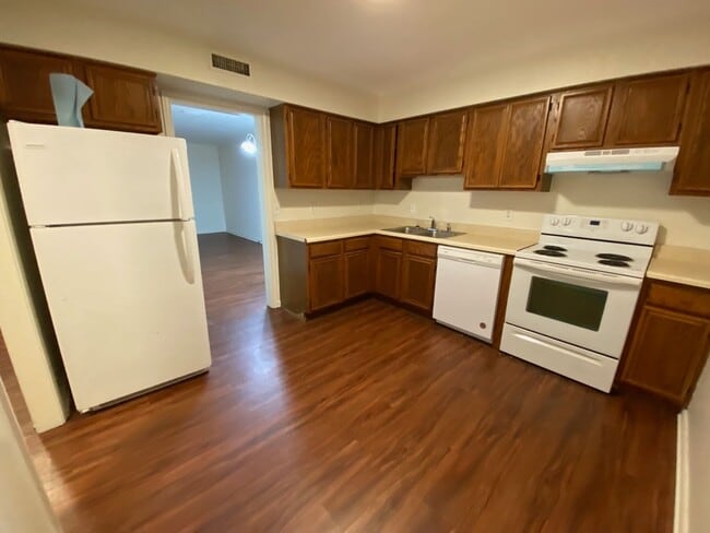 Building Photo - Three bedroom, 2.5 bath townhome, with mas...