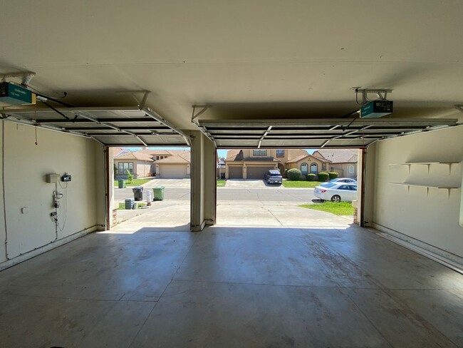 Building Photo - East Elk Grove Home Close to Pleasant Grov...
