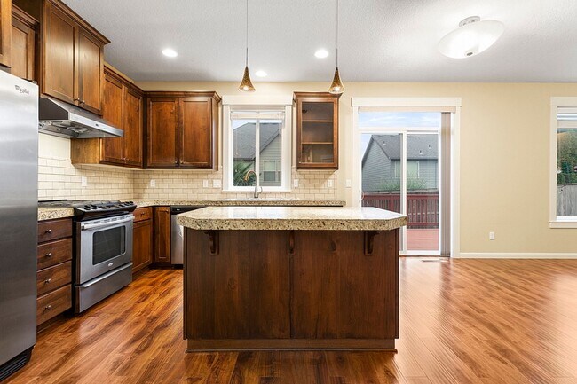 Building Photo - Excellent Condition Three Bedroom + Office, Fenced Backyard, Central AC