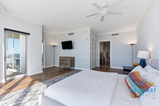 Building Photo - 2060 Beach Blvd