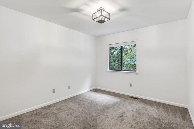 Building Photo - 6103 Triangle Dr