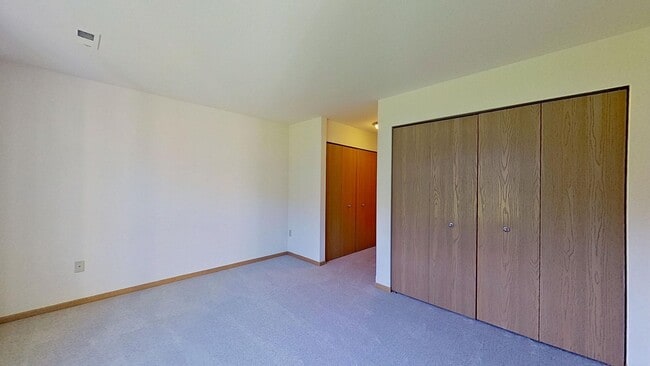 Building Photo - Condo Style Lower 1 Bedroom 1 Bathroom Apartment