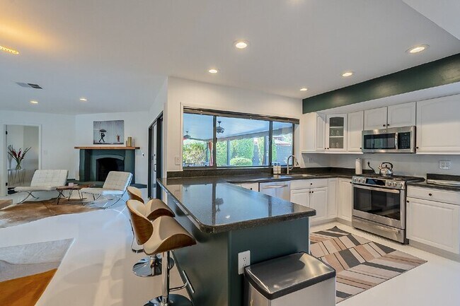 Building Photo - 10610 N 35th St