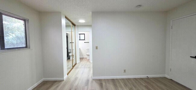 Building Photo - 9628-9628 Bradhugh Ct